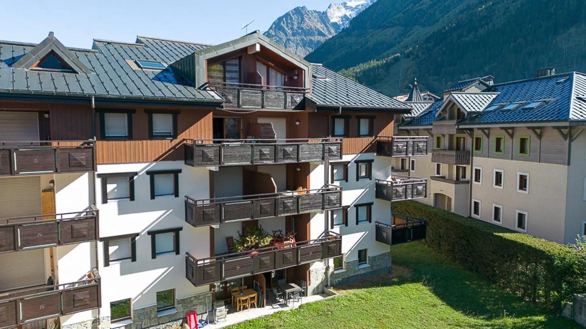 Appartement Chic Avec Sauna Et Parking Au Centre De Chamonix - Fr-1-343-190 0*,