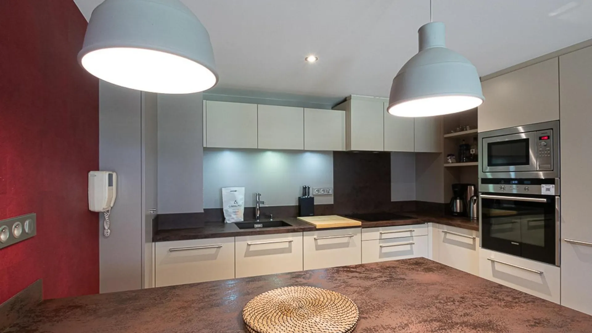 Appartement Chic Avec Sauna Et Parking Au Centre De Chamonix - Fr-1-343-190