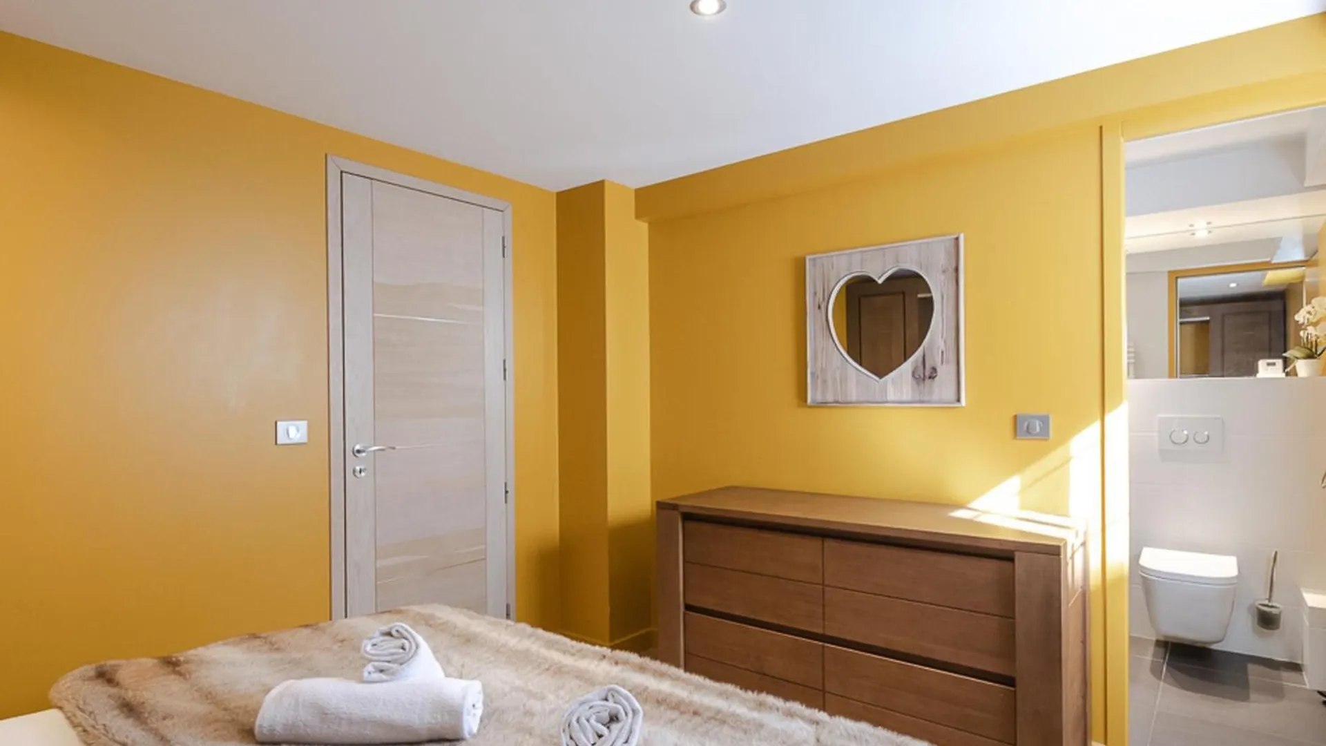 Appartement Chic Avec Sauna Et Parking Au Centre De Chamonix - Fr-1-343-190