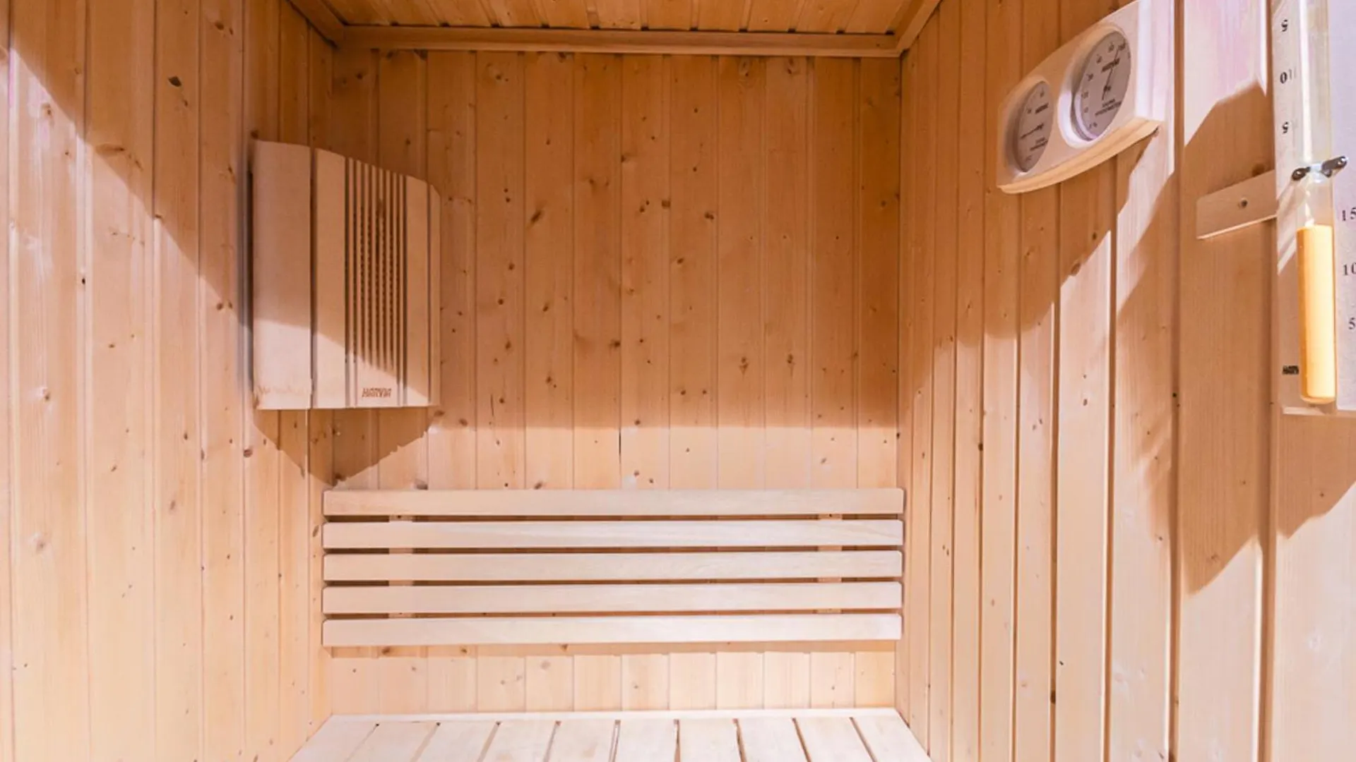 Appartement Chic Avec Sauna Et Parking Au Centre De Chamonix - Fr-1-343-190 0*,  法国